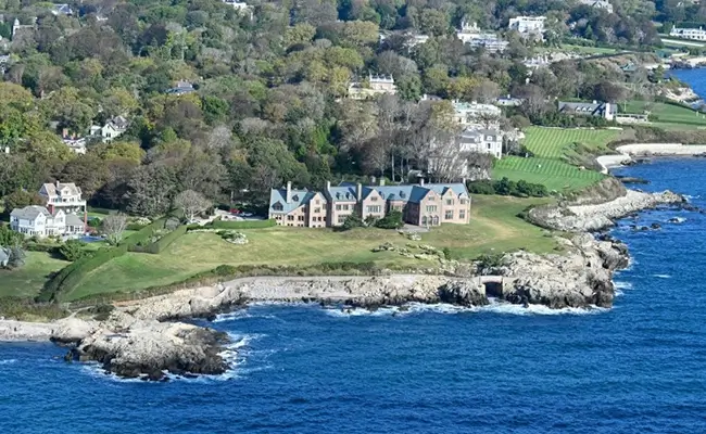 A1 Tours Newport Treasures Gilded Mansions Trip