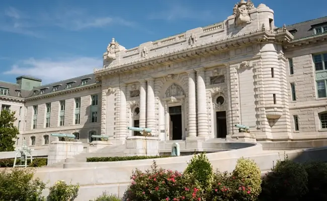 A1 Tours Annapolis MD and The U.S Naval Academy Building